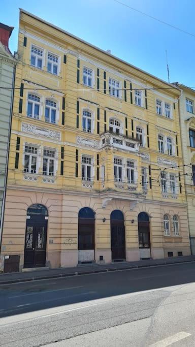 Lovely Old Town Apartment ブラチスラヴァ エクステリア 写真